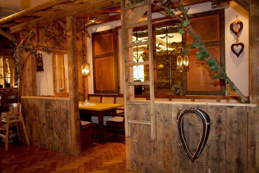 Gasthof Hotel Braeustueberl 2*