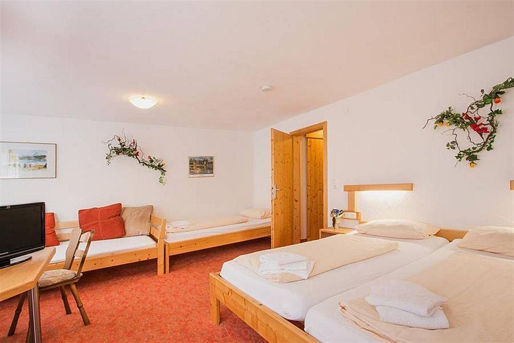 Gasthof Hotel Braeustueberl 2*