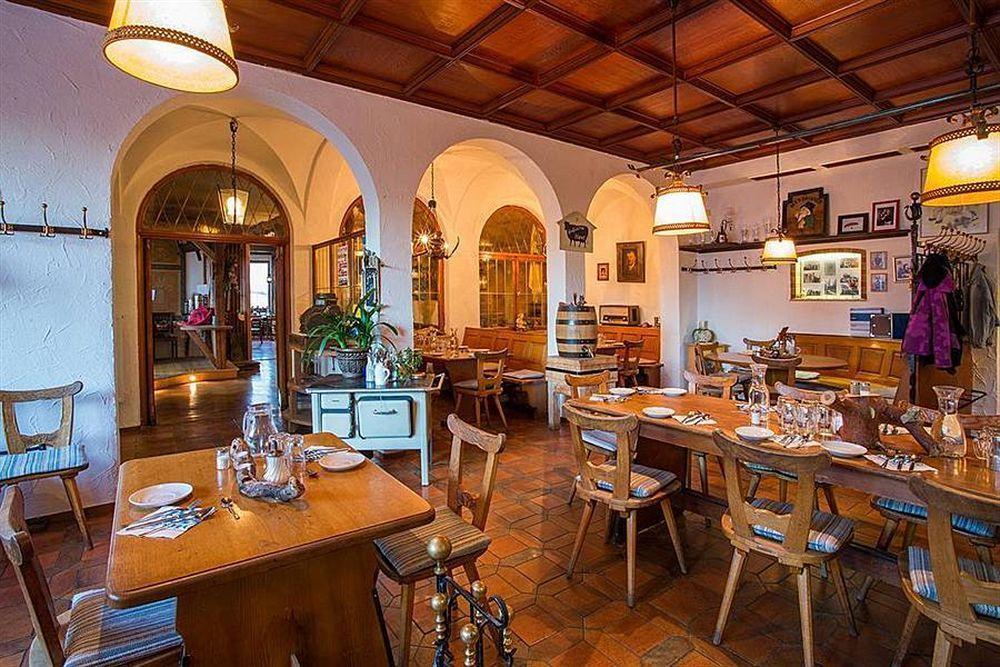 Gasthof Hotel Braeustueberl 2*