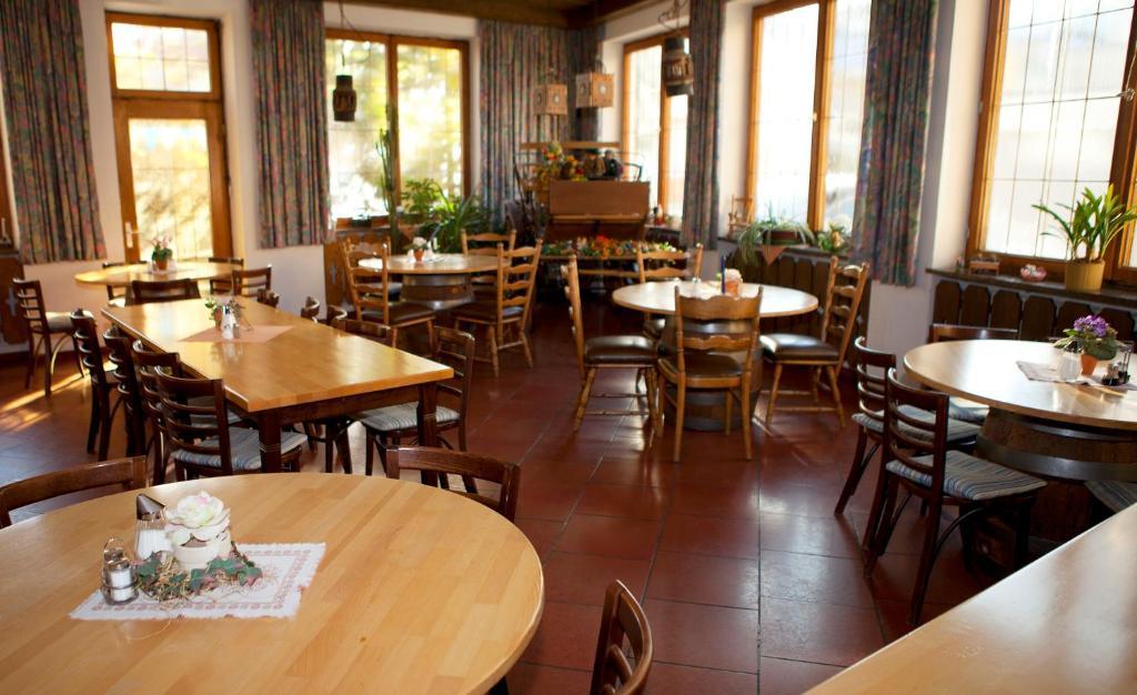 Gasthof Hotel Braeustueberl 2*