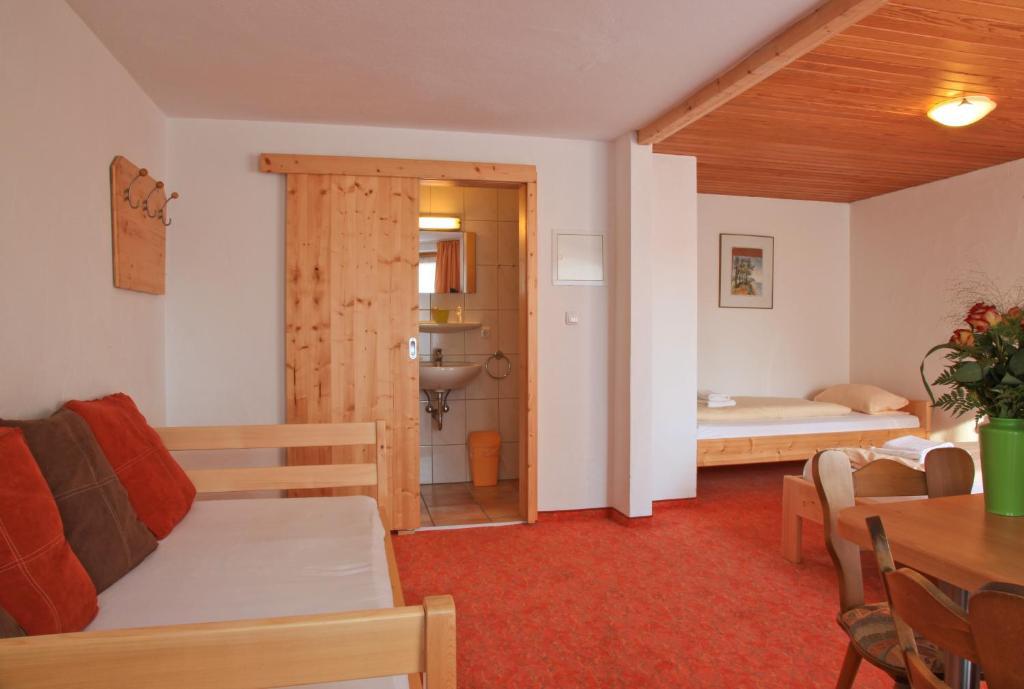 Hotel Braeustueberl 2*